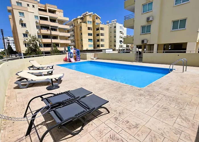 2 Retreat With Pool & Free Wi-fi