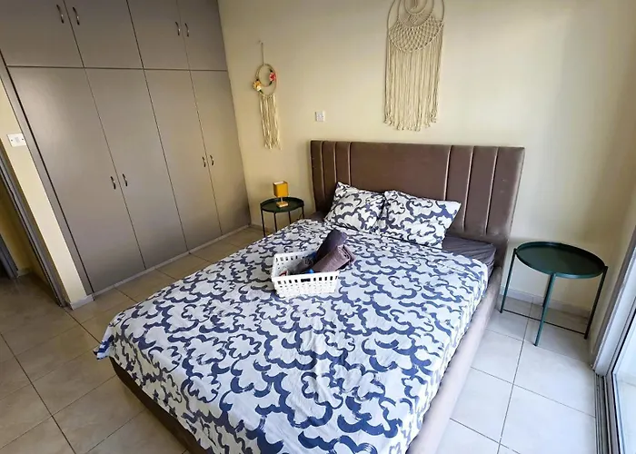 2 Retreat With Pool & Free Wi-fi アパート ラルナカ