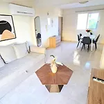 2 Retreat With Pool & Free Wi-fi 拉纳卡