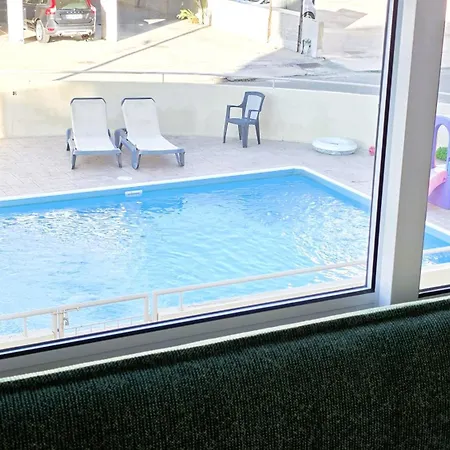 2 Retreat With Pool & Free Wi-fi