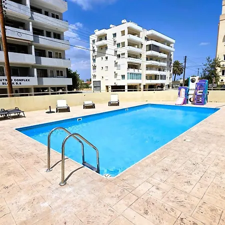 2 Retreat With Pool & Free Wi-fi * Larnaca