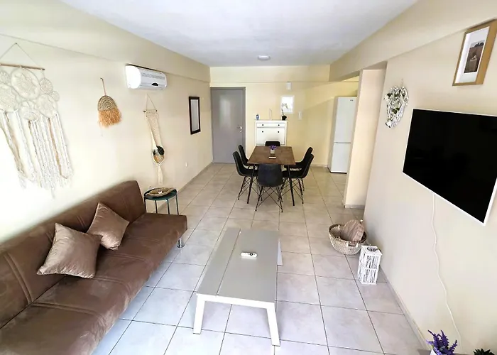 2 Retreat With Pool & Free Wi-fi * Larnaca