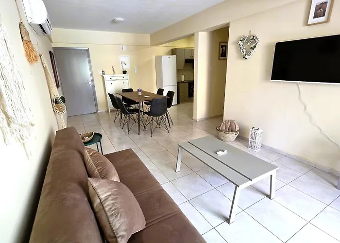 2 Retreat With Pool & Free Wi-fi