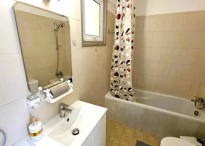 2 Retreat With Pool & Free Wi-fi Апартаменты Ларнака